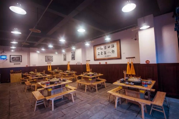 火锅店装修_嗨辣火锅店人均消费(2)