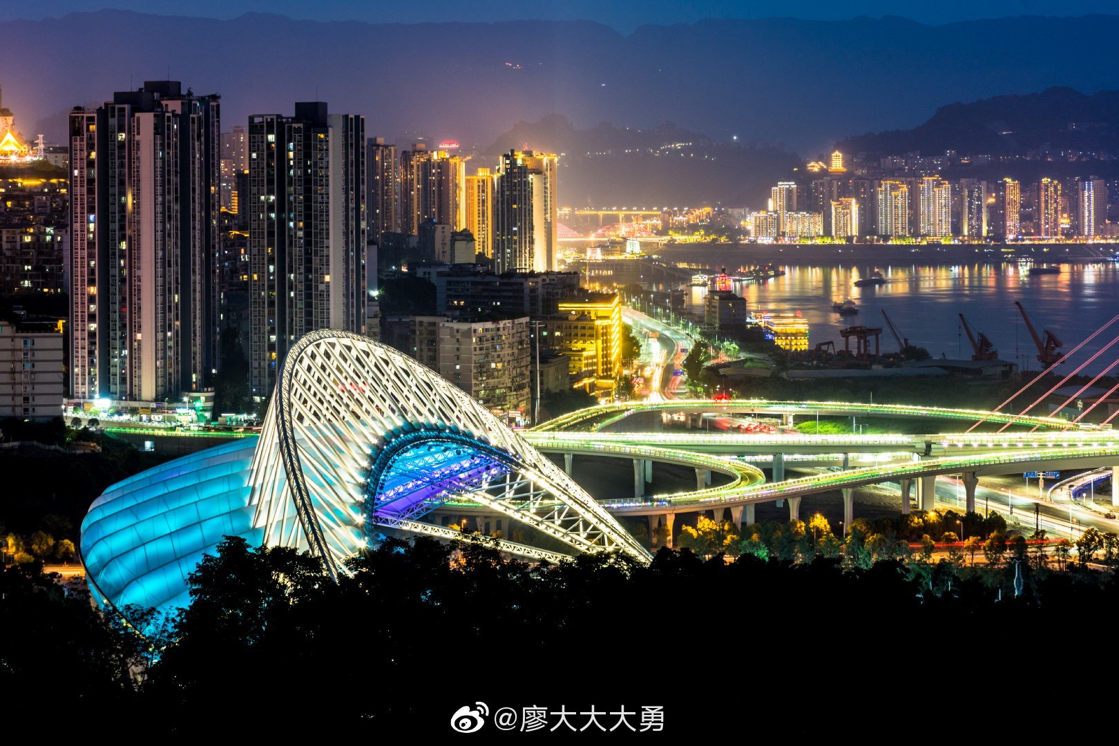 万州高铁大发展，为万州北城发展带来机遇，高铁丽景，北城中心，绿地万州城际空间站开发高铁大道，龙溪大道，天生天城如火如荼，呈现北城开发蓬勃景象 ...