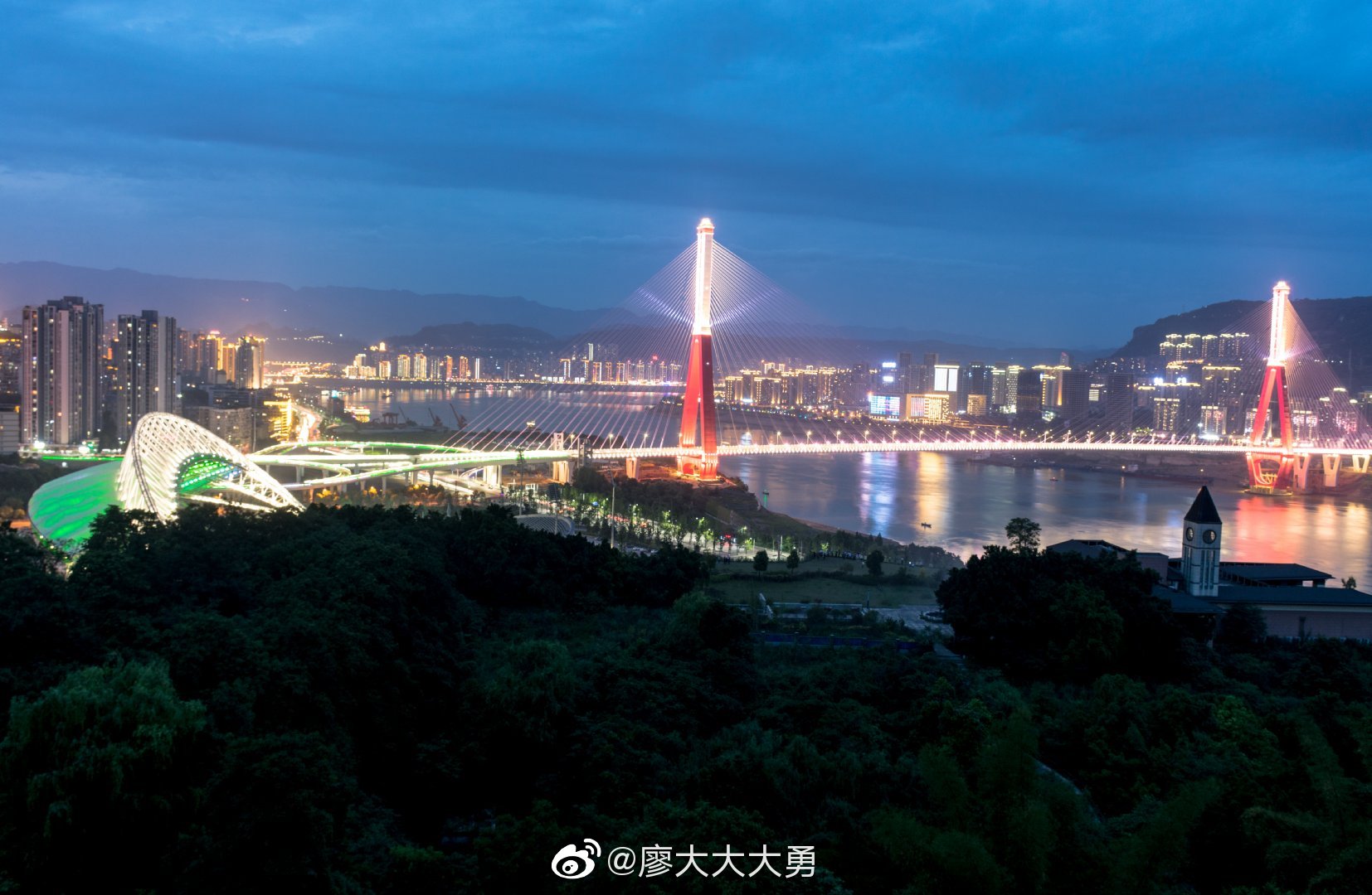 饭后万州的江边走一走，看看万州的夜景，安逸|万州|夜景|太安_新浪新闻