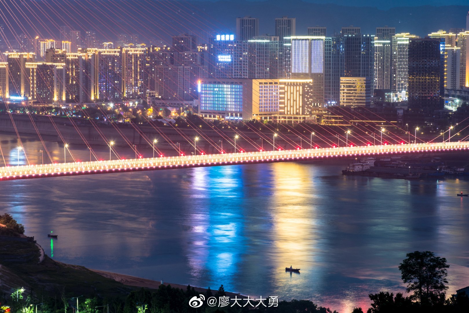 夜晚的万州灯火辉煌～国庆期间外地的游客和外地工作的朋友别忘了去打卡哟！-休闲旅游 -精品万州