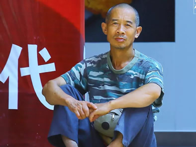 这是在万州街头“偷拍”的一组真实照片，看了让人....
