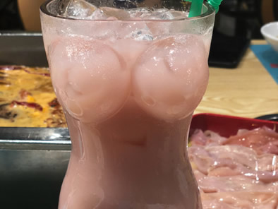 万州某家餐厅出现网红饮料杯