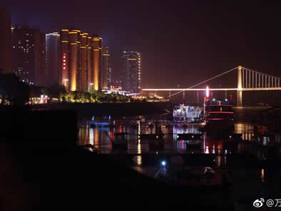 夜色. 万州
