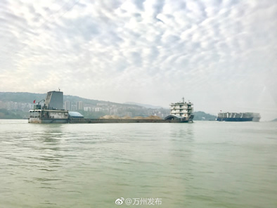 又是新的一天了，带你领略下万州的江上风情～