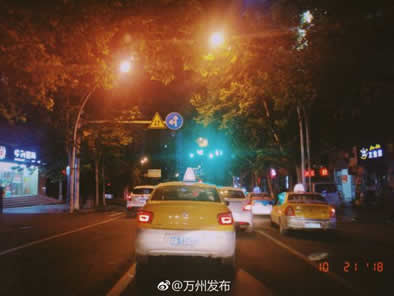 当摄影具有温度，记忆就变得鲜活，每一张照片都记录着一段故事，和着岁月，刻画出一座城市的轮廓