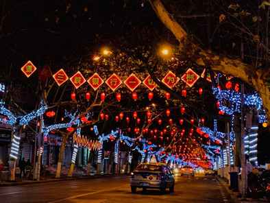 元宵节前要尽情享受被璀璨灯光装扮的夜景～