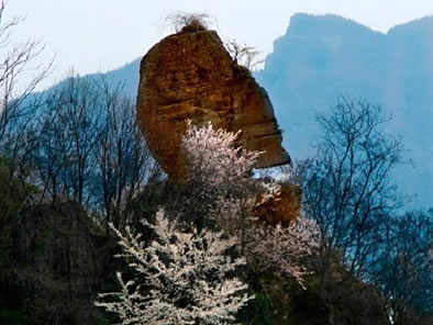 地处利川鱼木寨和重庆万州罗田古镇小寨之间的红岩寺