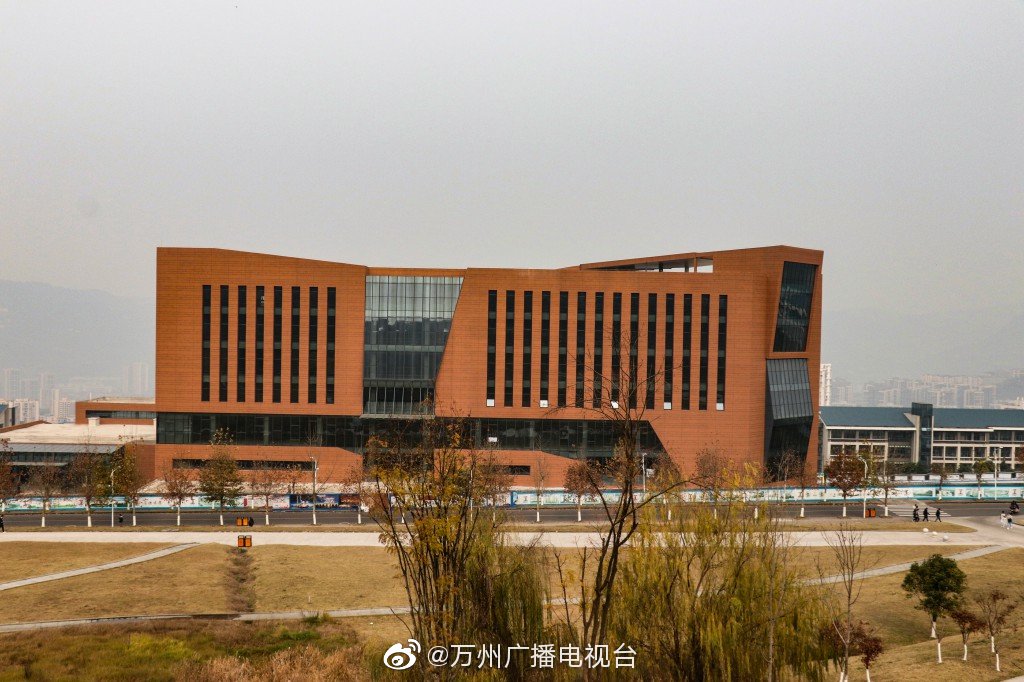 来三峡学院走走吧,冬日美景尽收眼底!